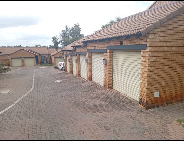 2 BEDROOM TOWNHOUSE FOR SALE IN EQUESTRIA